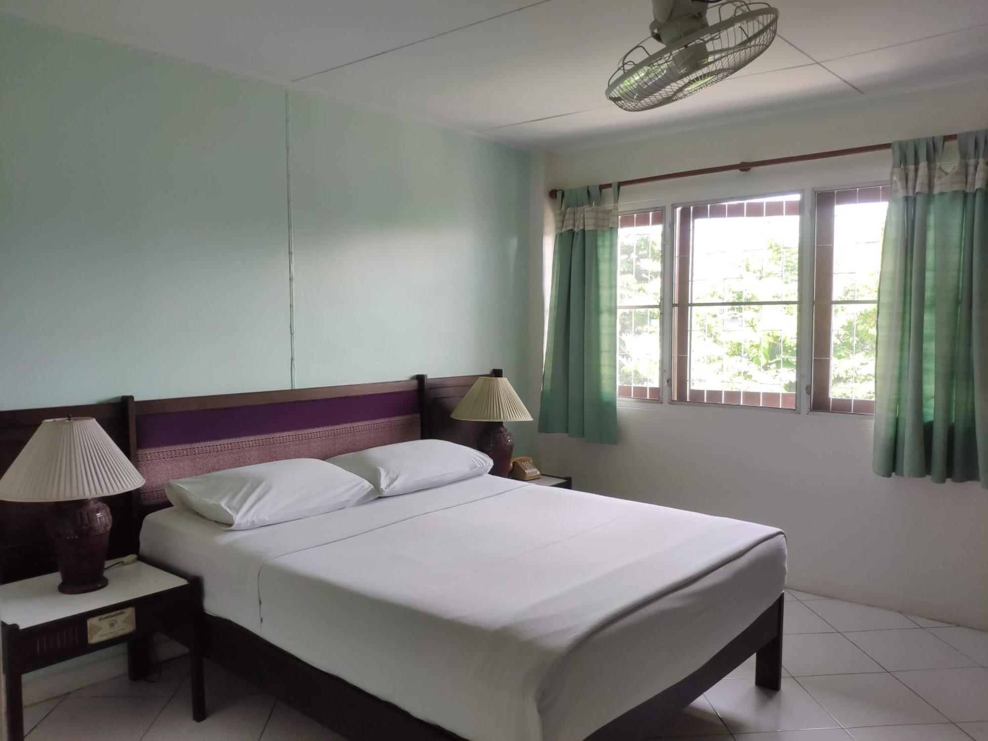 Changpuak Hotel Chiang Mai Exteriör bild