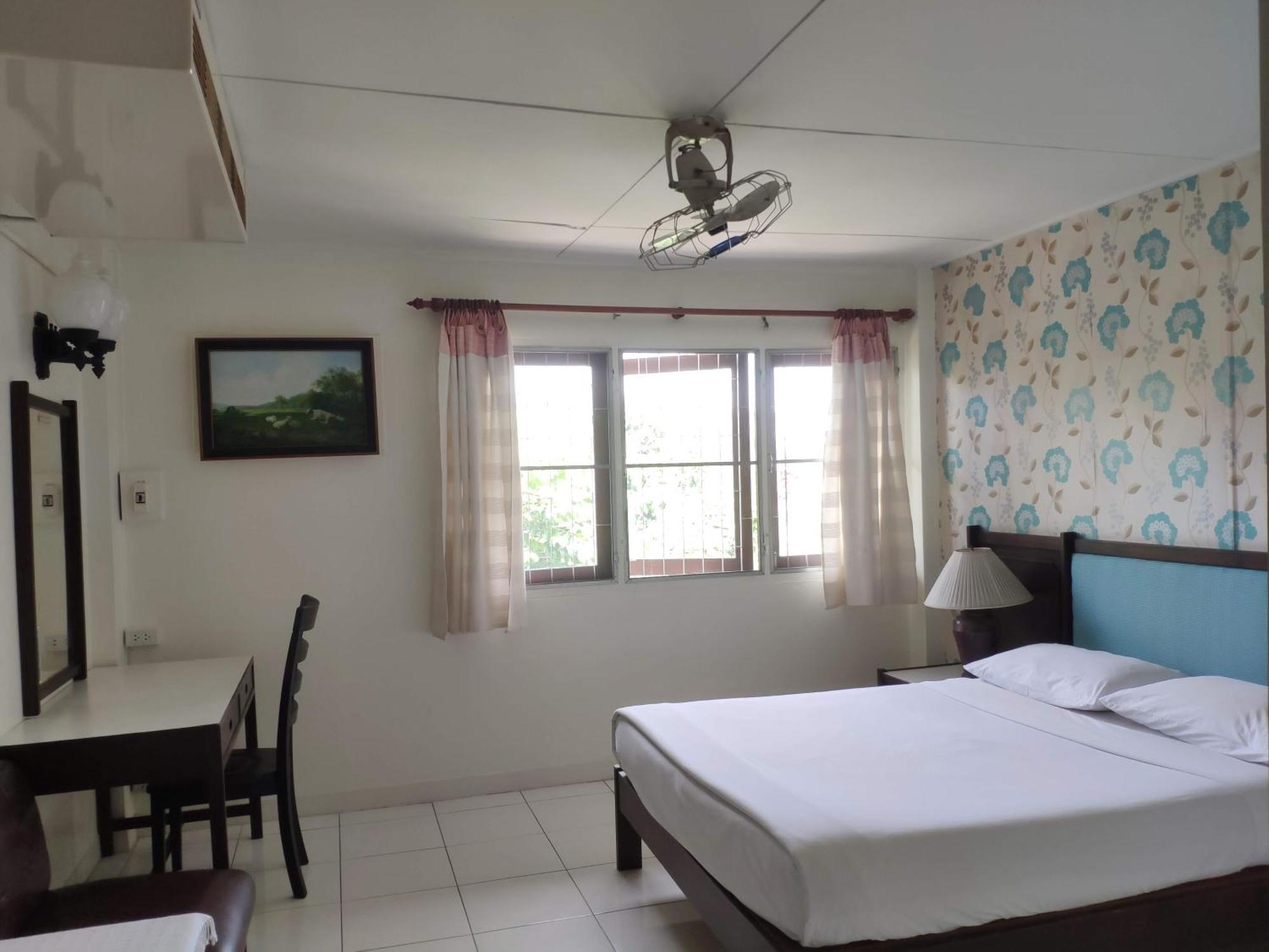 Changpuak Hotel Chiang Mai Exteriör bild