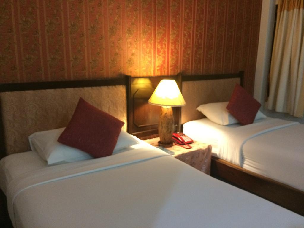 Changpuak Hotel Chiang Mai Exteriör bild
